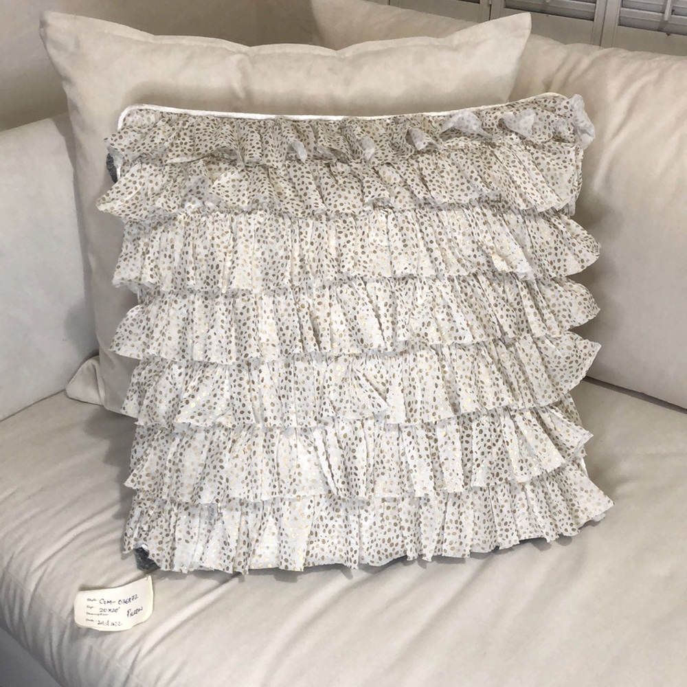 NWT Comma Z Gallerie Pillow Cover
